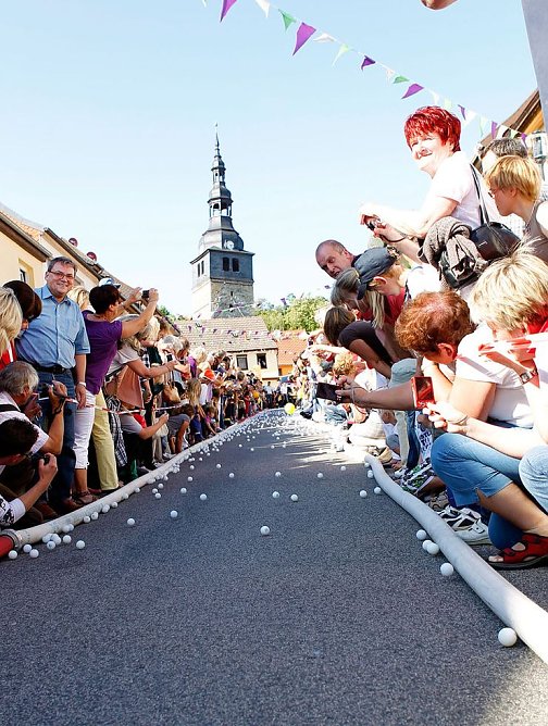 Spektakuläres Ballrennen (Foto: Stadt Bad Frankenhausen) Spektakuläres Ballrennen (Foto: Stadt Bad Frankenhausen)