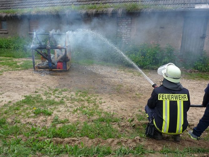 Gemeinsam Brand gelöscht (Foto: Karl-Heinz Herrmann) Gemeinsam Brand gelöscht (Foto: Karl-Heinz Herrmann)