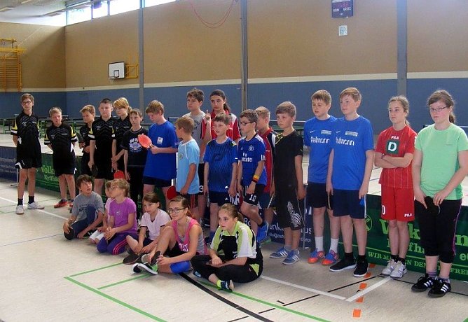 Schnelle Bälle an der Bahnhofstraße (Foto: Karl-Heinz Herrmann) Schnelle Bälle an der Bahnhofstraße (Foto: Karl-Heinz Herrmann)