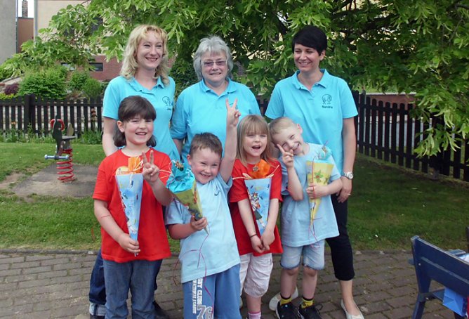 Abschiedsfest Richtung Schule (Foto: Karl-Heinz Herrmann)