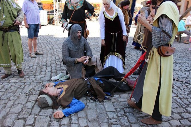 Fortsetzung mit Markttreiben (Foto: Karl-Heinz Herrmann)