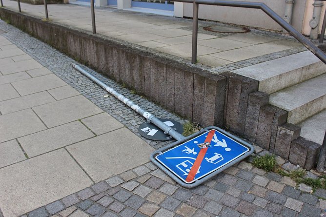 Wenn rohe Kräfte... (Foto: Karl-Heinz Herrmann) Wenn rohe Kräfte... (Foto: Karl-Heinz Herrmann)
