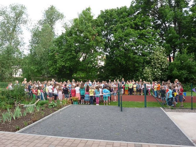 Schulgarten eingeweiht (Foto: Karl-Heinz Herrmann) Schulgarten eingeweiht (Foto: Karl-Heinz Herrmann)