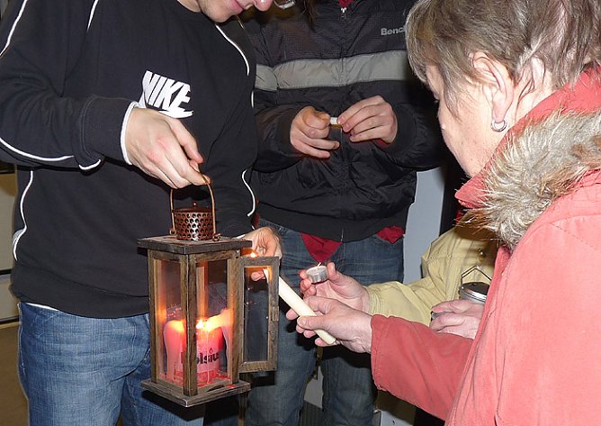 Friedenslicht in Sondershausen (Foto: Karl-Heinz Herrmann) Friedenslicht in Sondershausen (Foto: Karl-Heinz Herrmann)