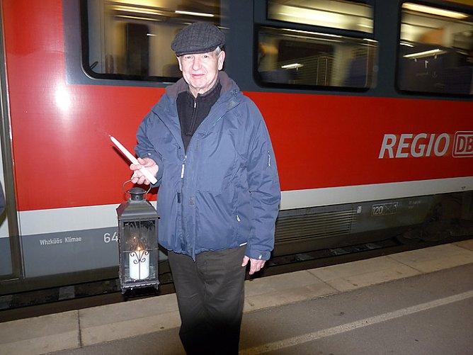 Friedenslicht in Sondershausen (Foto: Karl-Heinz Herrmann) Friedenslicht in Sondershausen (Foto: Karl-Heinz Herrmann)