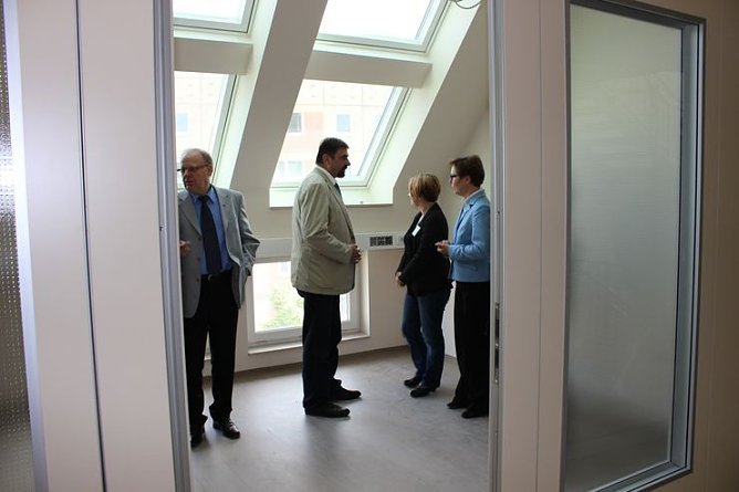 Gleich zwei Schecks im Gep&auml;ck (Foto: Karl-Heinz Herrmann)