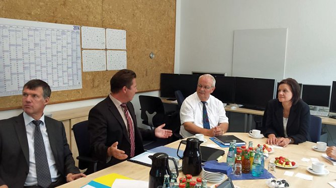 Landr&auml;tin bei der Firma MITNETZ in Taucha (Foto: Landratsamt Kyffh&auml;userkreis)