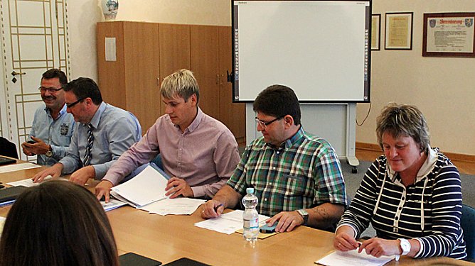 Erste Kreisausschusssitzung gelaufen (Foto: Karl-Heinz Herrmann) Erste Kreisausschusssitzung gelaufen (Foto: Karl-Heinz Herrmann)