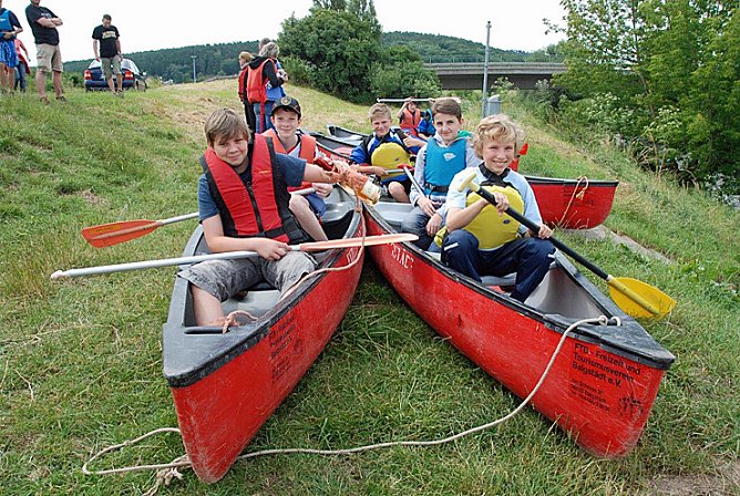 Unstruttour mit Kanutaufe als Saisonschluss (Foto: Tim Hochfeld) Unstruttour mit Kanutaufe als Saisonschluss (Foto: Tim Hochfeld)
