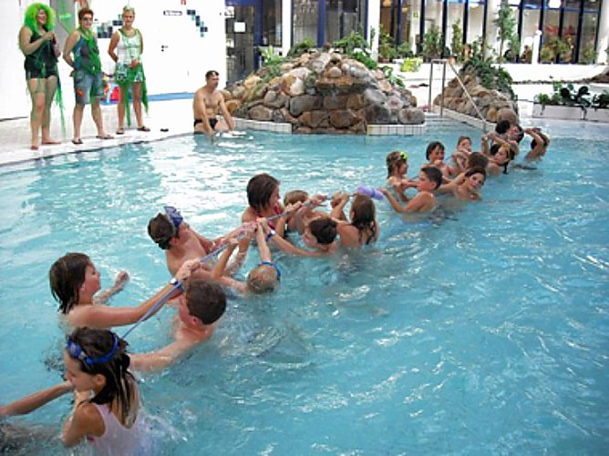 Sommerferienspa&szlig; in der Kyffh&auml;user-Therme (Foto: Kyffh&auml;usertherme)