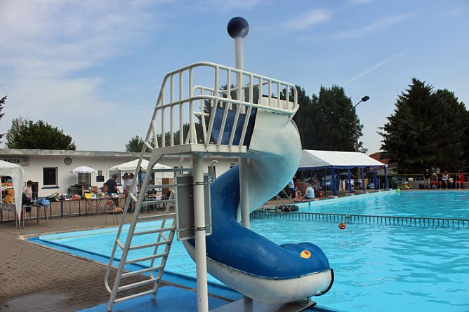 Kinderrutsche und mehr (Foto: Karl-Heinz Herrmann) Kinderrutsche und mehr (Foto: Karl-Heinz Herrmann)