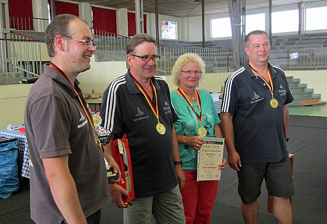 Pokal gesichert (Foto: Landratsamt Kyffhäuserkreis) Pokal gesichert (Foto: Landratsamt Kyffhäuserkreis)