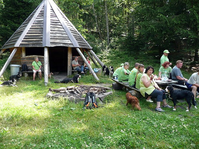 4 Pfoten Hundeclub (Foto: Erna Michael) 4 Pfoten Hundeclub (Foto: Erna Michael)