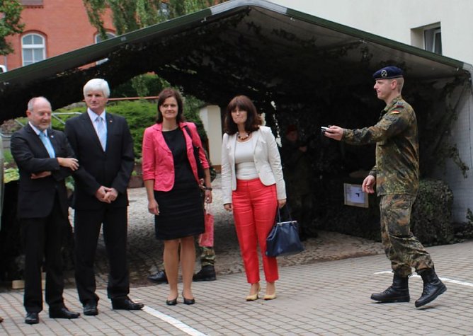 Gespr&auml;che mit der Verteidigungsministerin (Foto: Karl-Heinz Herrmann)