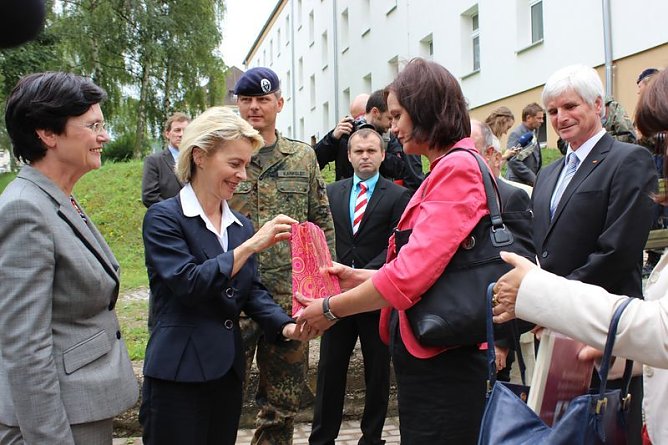 Gespr&auml;che mit der Verteidigungsministerin (Foto: Karl-Heinz Herrmann)