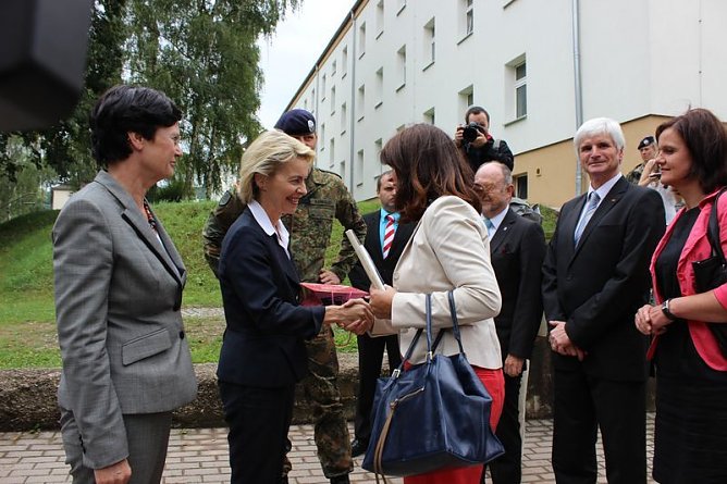 Gespr&auml;che mit der Verteidigungsministerin (Foto: Karl-Heinz Herrmann)