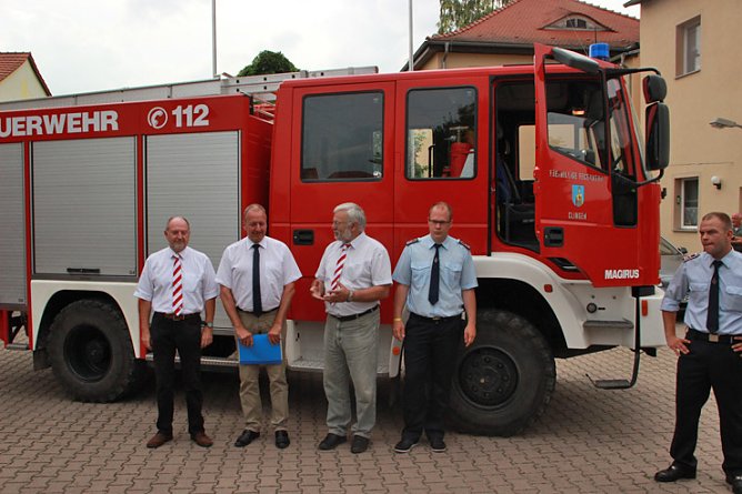 F&ouml;rderbescheid und Lottomittel &uuml;berbracht (Foto: Wahlkreisb&uuml;ro Scherer)