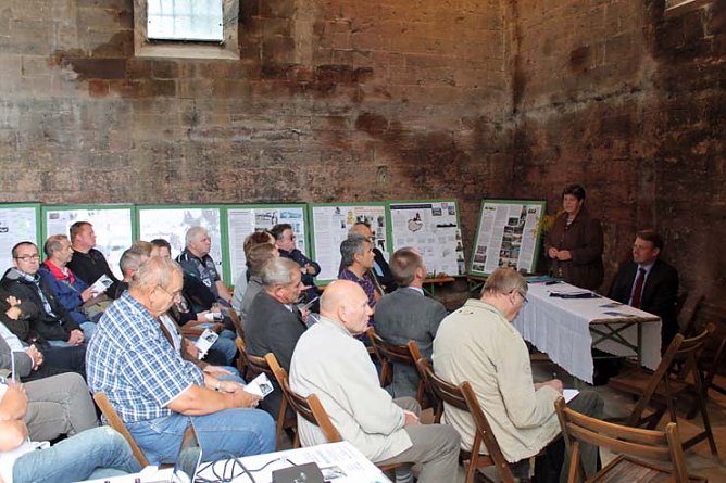 Wahl: Gesprächsrunde in Göllingen (Foto: Wahlkreisbüro Gudrun Holbe) Wahl: Gesprächsrunde in Göllingen (Foto: Wahlkreisbüro Gudrun Holbe)
