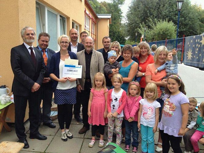 Kleine Helbespatzen erhalten neues Spielger&auml;t (Foto: Privat)