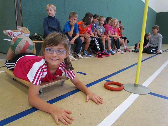 Bunte Sportspiele an einem grauen Regenfreitag (Foto: Freien Gemeinschaftsschule Armin Mueller-Stahl)