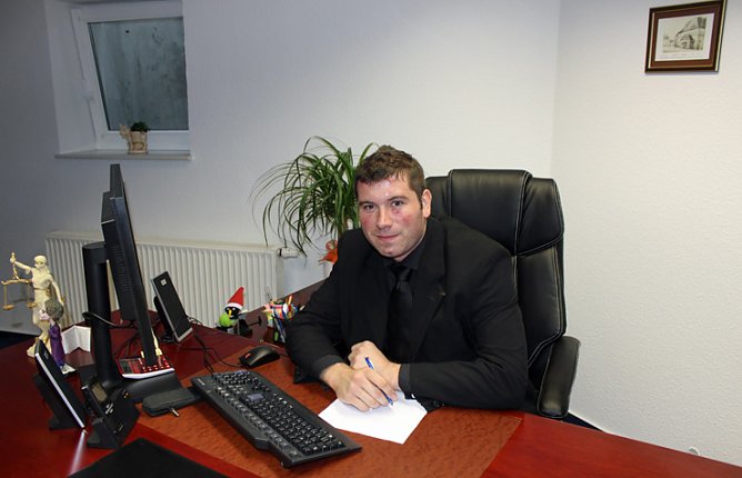 Kanzlei eröffnet (Foto: Karl-Heinz Herrmann) Kanzlei eröffnet (Foto: Karl-Heinz Herrmann)