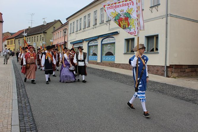 Hausm&auml;nner laden zum Bauernmarkt ein (Foto: Karl-Heinz Herrmann)