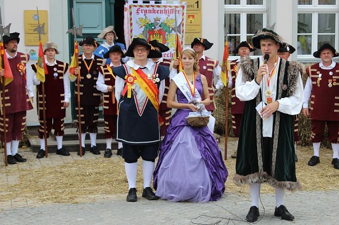 Hausm&auml;nner laden zum Bauernmarkt ein (Foto: Karl-Heinz Herrmann)