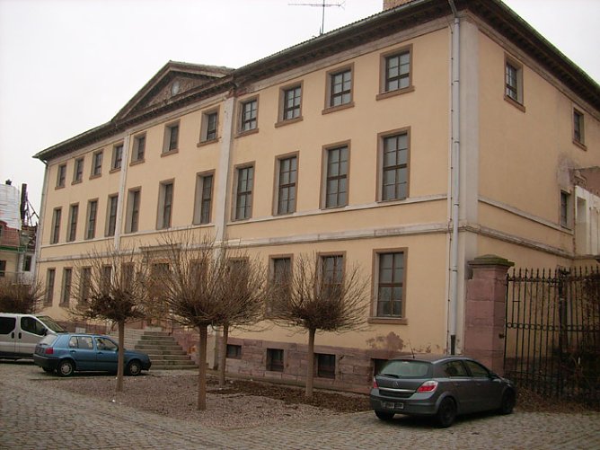 Ehemalige Grundschule Bad Frankenhausen (Foto: Karl-Heinz Herrmann) Ehemalige Grundschule Bad Frankenhausen (Foto: Karl-Heinz Herrmann)