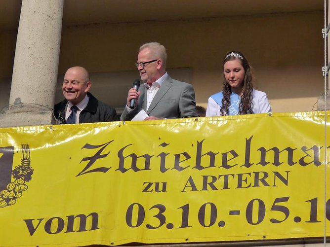 Zwiebeln &uuml;ber Zwiebeln (Foto: Karl-Heinz Herrmann)