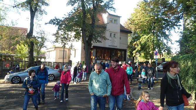 Schatzsucher im Kyffhäuserwald (Foto: Kindervilla Bad Frankenhausen) Schatzsucher im Kyffhäuserwald (Foto: Kindervilla Bad Frankenhausen)