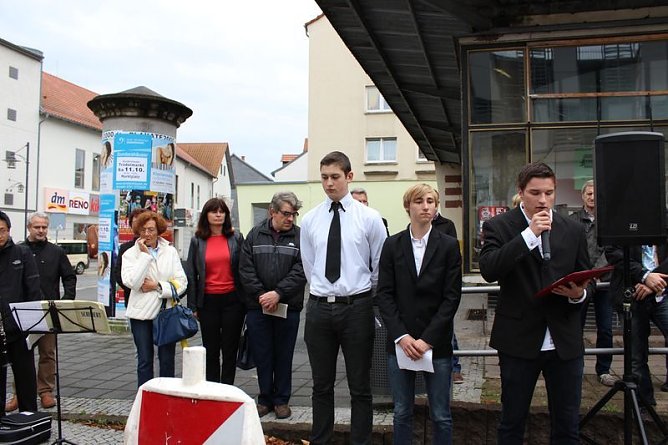 Stolpersteine in Sondershausen verlegt (Foto: Karl-Heinz Herrmann) Stolpersteine in Sondershausen verlegt (Foto: Karl-Heinz Herrmann)