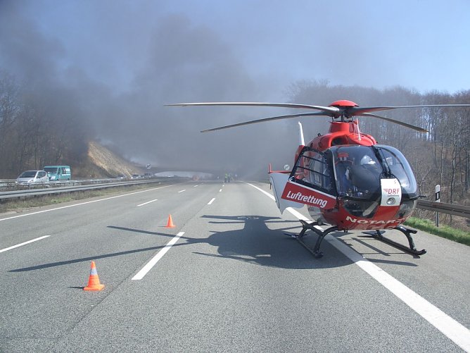 EC 135 bei Verkehrsunfall (Foto: DRF Luftrettung)