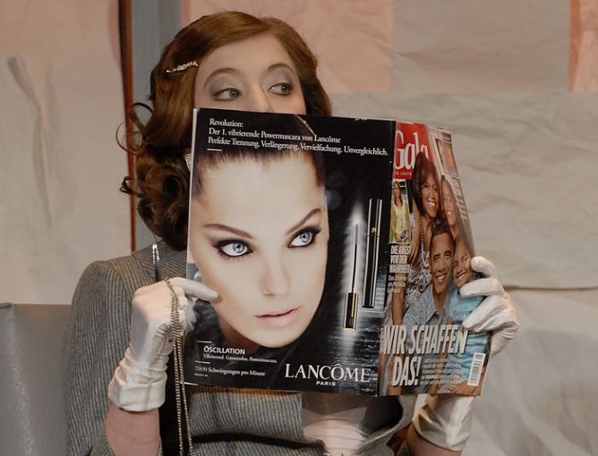 Studenten auf der B&uuml;hne (Foto: Theater)