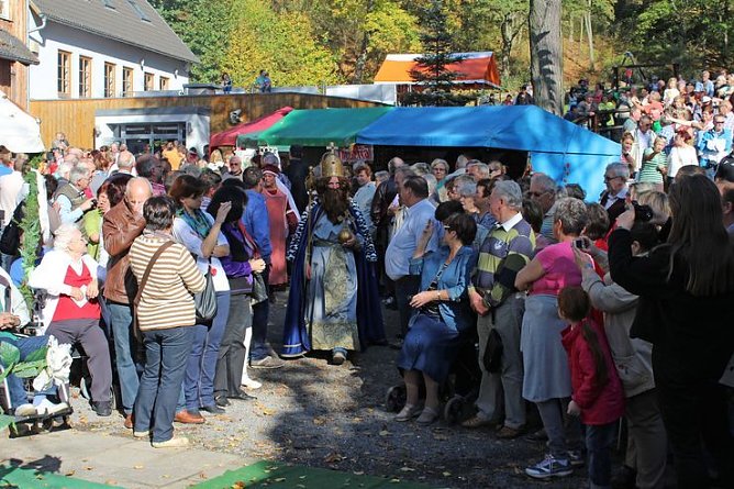 Massenandrang an der Barbarossah&ouml;hle (Foto: Karl-Heinz Herrmann)