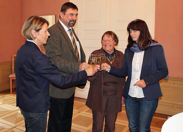 Unterzeichnung Schenkungsvertrag (Foto: Karl-Heinz Herrmann)