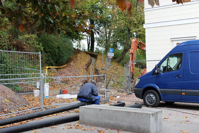 Schloss wird angeschlossen (Foto: Karl-Heinz Herrmann) Schloss wird angeschlossen (Foto: Karl-Heinz Herrmann)