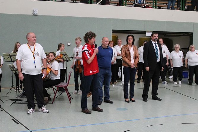 Meisterschaft feierlich eröffnet (Foto: Karl-Heinz Herrmann) Meisterschaft feierlich eröffnet (Foto: Karl-Heinz Herrmann)