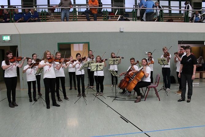 Meisterschaft feierlich eröffnet (Foto: Karl-Heinz Herrmann) Meisterschaft feierlich eröffnet (Foto: Karl-Heinz Herrmann)