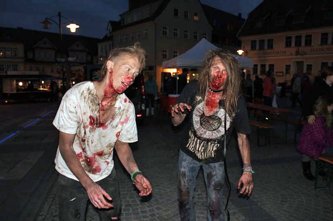 Friedensgebet und Kerzenmarsch (Foto: Karl-Heinz Herrmann) Friedensgebet und Kerzenmarsch (Foto: Karl-Heinz Herrmann)