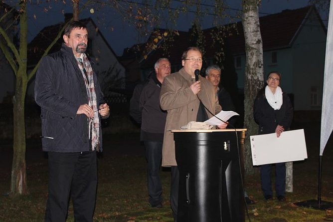 Erdgasnetz nun offiziell angeschlossen (Foto: Karl-Heinz Herrmann) Erdgasnetz nun offiziell angeschlossen (Foto: Karl-Heinz Herrmann)