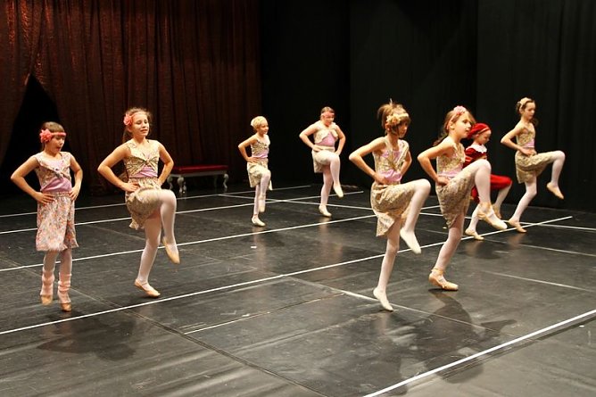 Die Schneek&ouml;nigin - ein getanztes M&auml;rchen. (Foto: G&uuml;nter Herting)