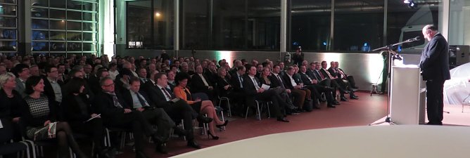 Blick auf die Festgesellschaft (Foto: nnz)