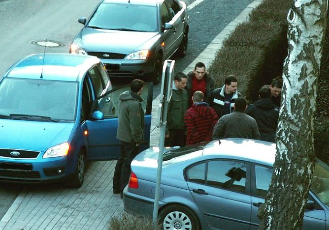 Festnahme des mutmaßlichen Räubers (Foto: n.h.) Festnahme des mutmaßlichen Räubers (Foto: n.h.)