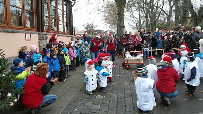 Gem&uuml;tlicher Weihnachtsmarkt in der Kindervilla (Foto: Kindervilla Bad Frankenhausen)
