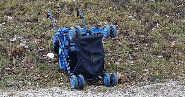 Herrenloser Kinderwagen (Foto: Karl-Heinz Herrmann)