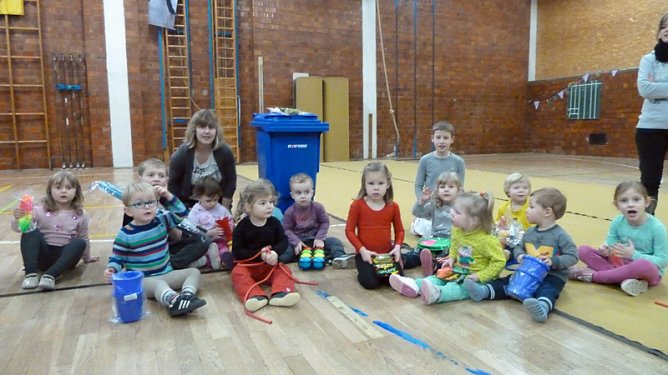 Hurra unsere Spieltonne ist da! (Foto: Sv Gl&uuml;ckauf Sondershausen)