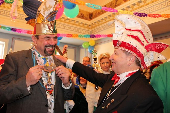 Kein richtiges Gruppenbild, aber Orden (Foto: Karl-Heinz Herrmann)