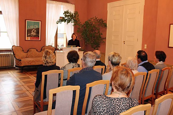 Glas ins rechte Licht ger&uuml;ckt (Foto: Karl-Heinz Herrmann)