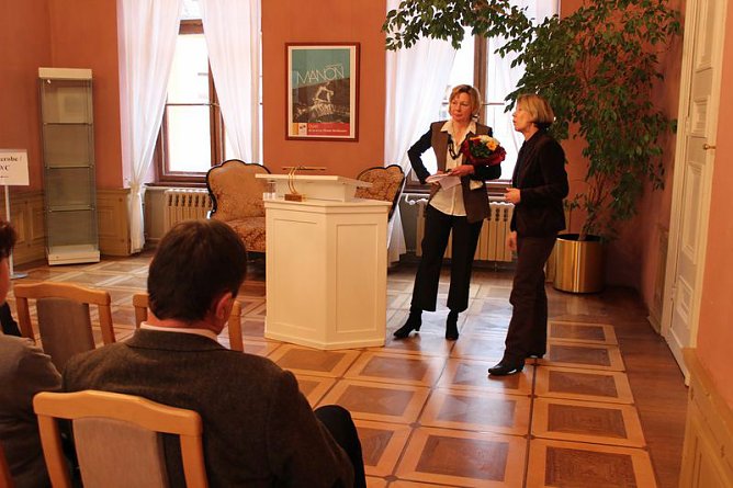 Glas ins rechte Licht ger&uuml;ckt (Foto: Karl-Heinz Herrmann)