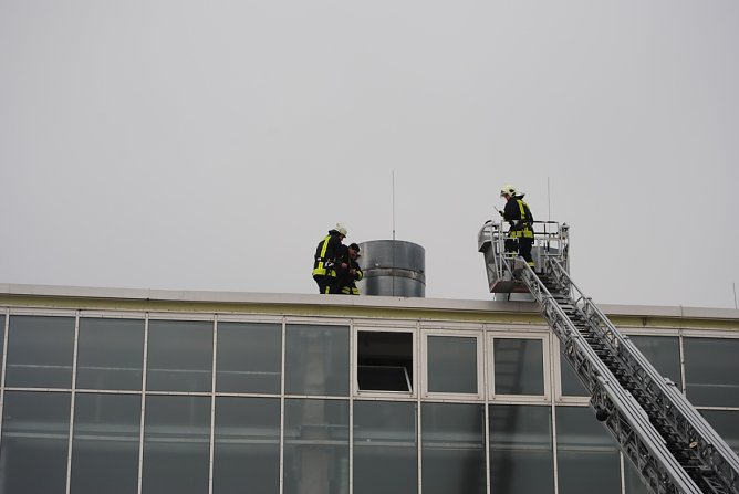 Schwieriges Szenario f&uuml;r die Einsatzkr&auml;fte zum Fr&uuml;hst&uuml;ck (Foto: DRK)